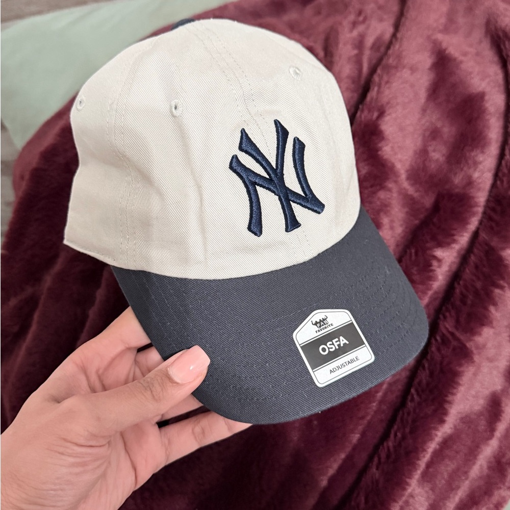 NWT Genuine Merchandise NY Yankees Gray and Navy Cap Baseball Athleisure Dad Hat - Picture 1 of 2